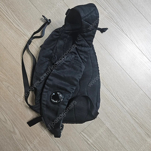 CP 컴퍼니 크로스 백 판매(거의새것)