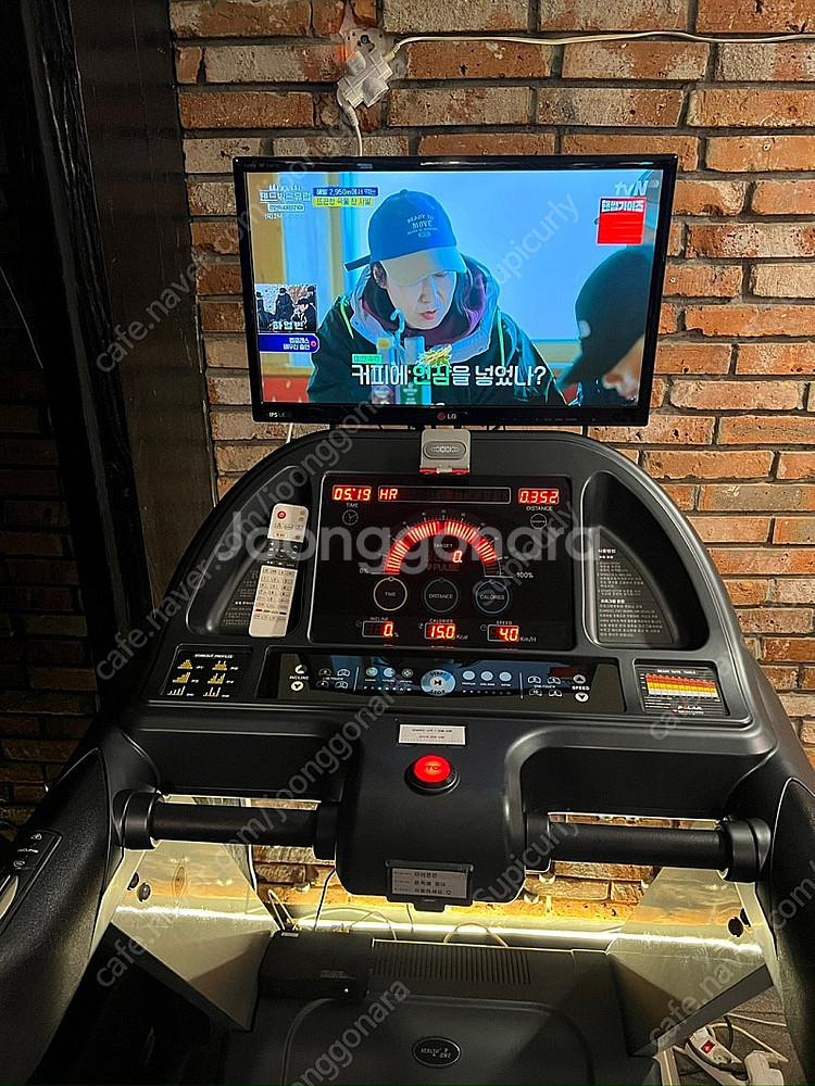 헬스원 클럽용 런닝머신 헤라 7000 (인클라인+tv)--1