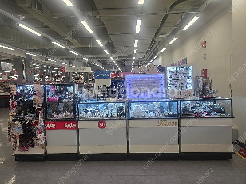 백화점 진열장--0