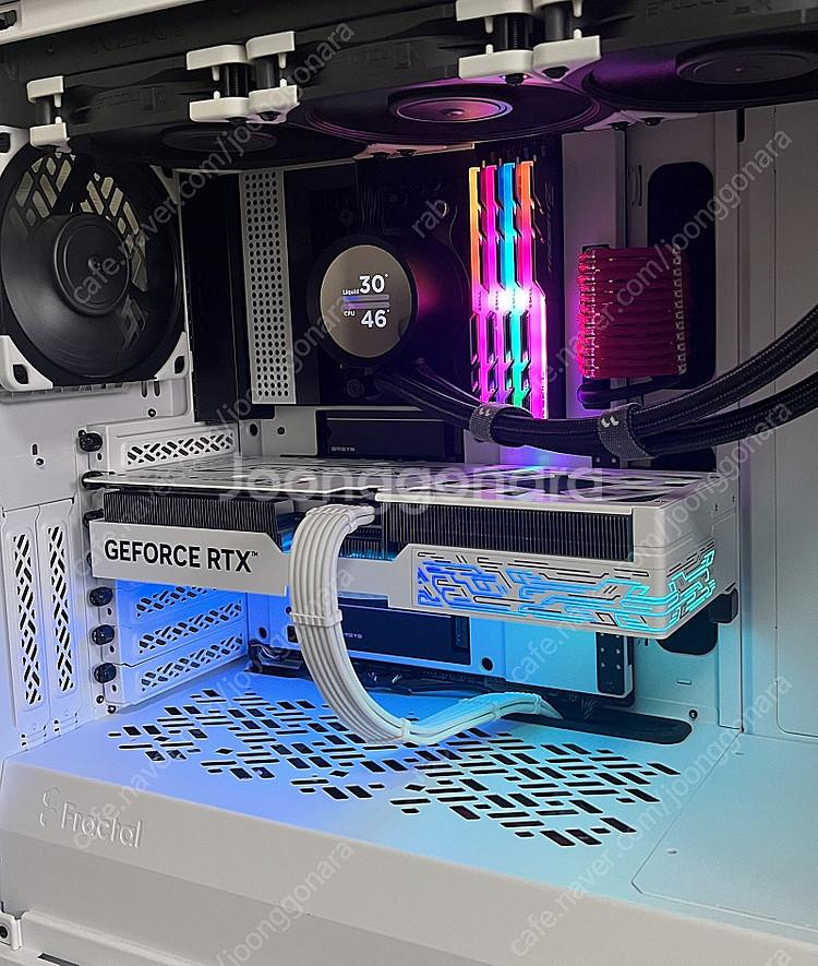 RTX 5080 갤럭시 화이트--0