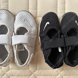 나이키 키즈 에어리프트 운동화 블랙 화이트 150사이즈