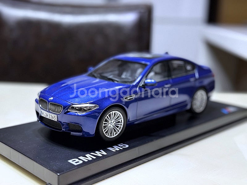1:18 BMW M5 다이캐스트 판매합니다.--0