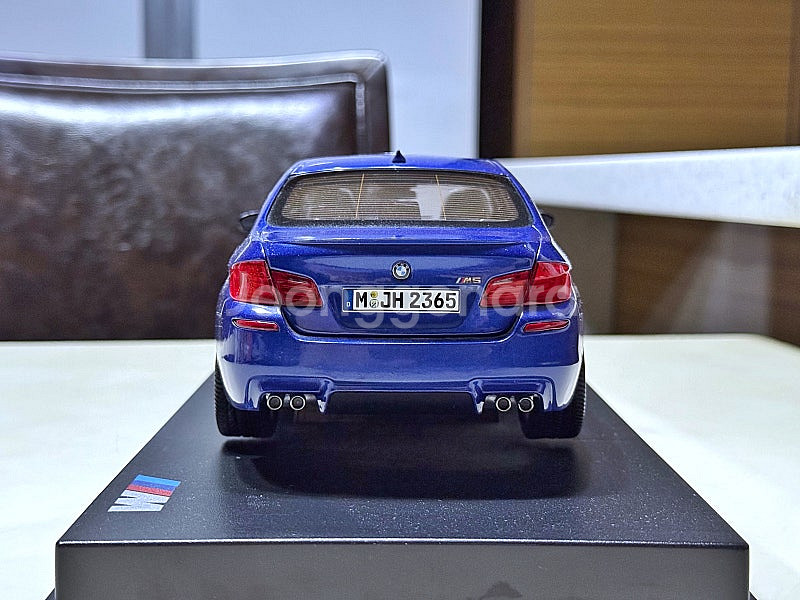1:18 BMW M5 다이캐스트 판매합니다.--4