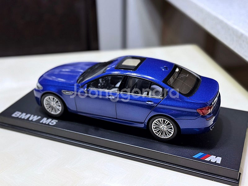 1:18 BMW M5 다이캐스트 판매합니다.--5
