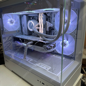 올 화이트 게이밍 PC본체 팝니다 7800x3d ,4070ti super [개인]