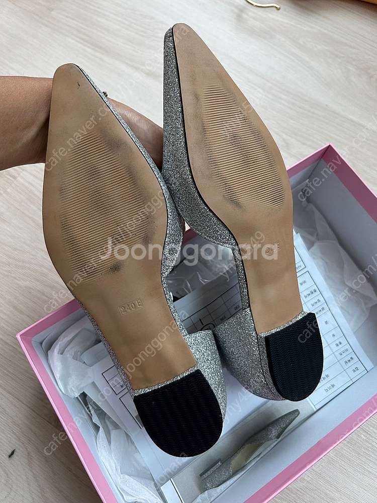코스모폴리탄줄라이님 착용 바이미나 실버 글리터 플랫 2...--9