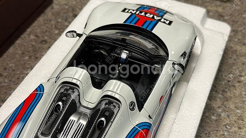 오토아트 1:18 포르쉐 918 스파이더 마티니 에디션--3