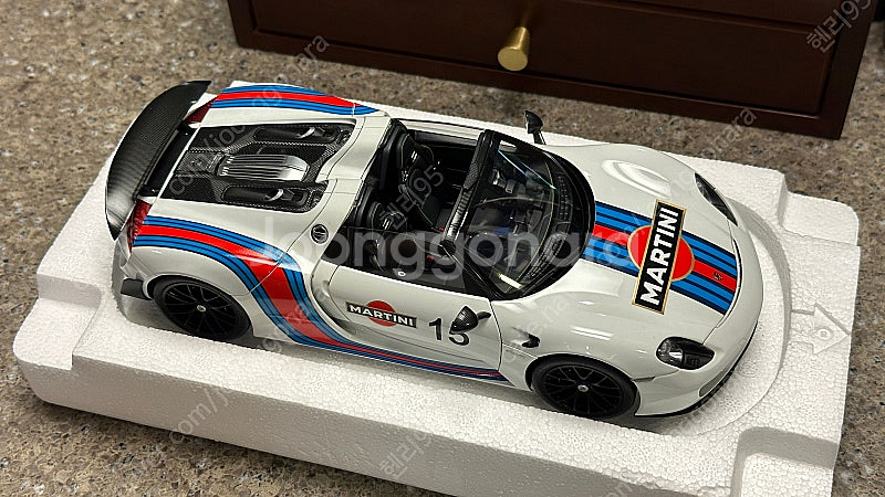 오토아트 1:18 포르쉐 918 스파이더 마티니 에디션--5