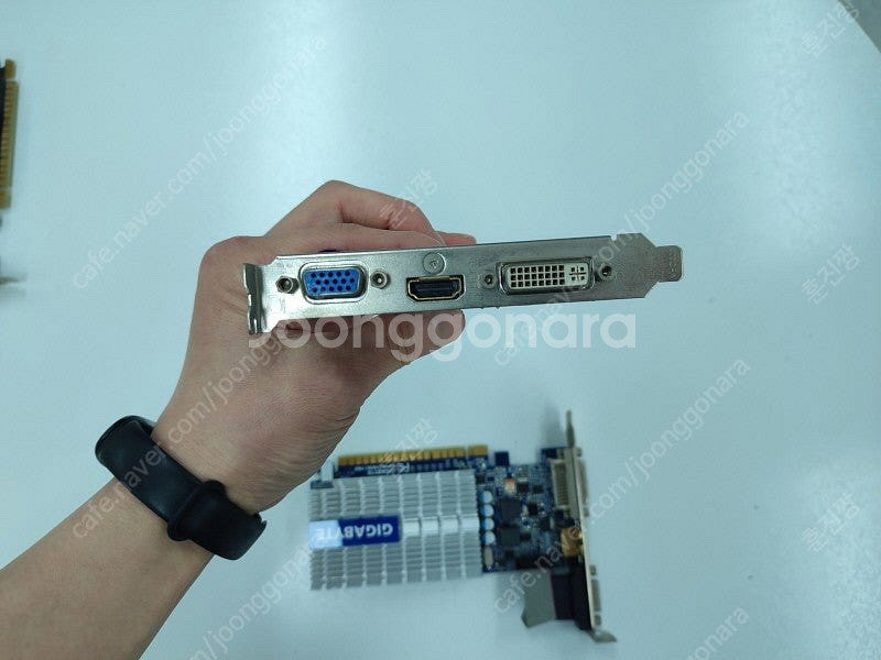기가바이트 G210 1GB 무소음 7000원--3