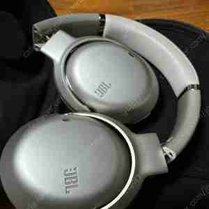 JBL tour one m2