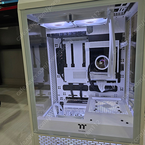 9800X3D NZXT N7 650E 반본체팝니다.