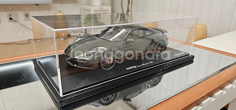 1:18 spark porsche 992 turbo g...--1