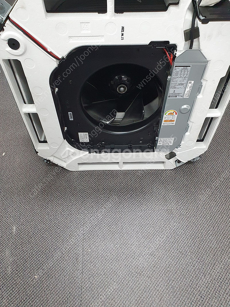 엘지 시스템에어컨 천장형 냉난방기 40평 두대 팝니다.--2