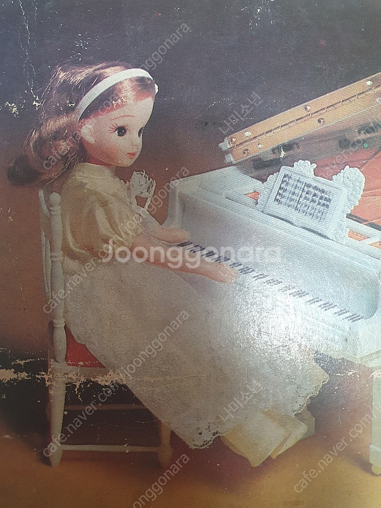 오래된인형 피아노--1