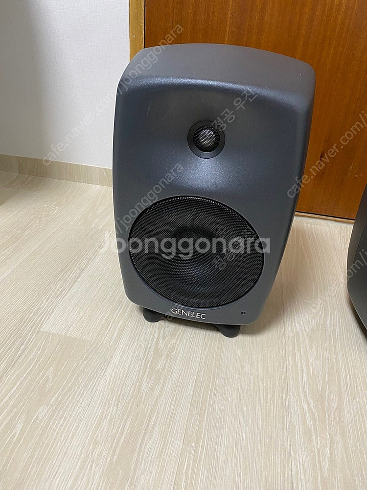 Genelec 제네렉 8040B 다크 그레이 판매합니다...--0