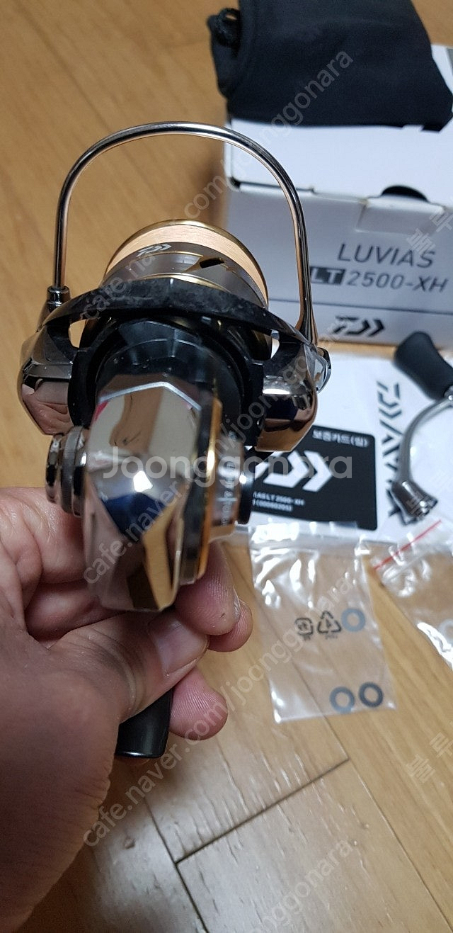 한국 다이와 정공 20루비아스 LT2500-XH 거의새거 민트급--3