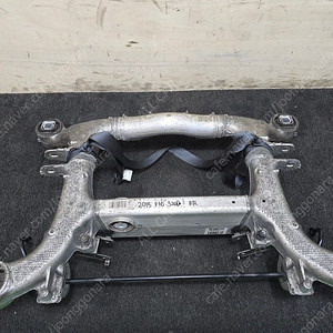 BMW F10 5시리즈 리어멤버 / 리어크로스멤버 *2015 / 520d / Xdrive / 2000cc모델 40만원