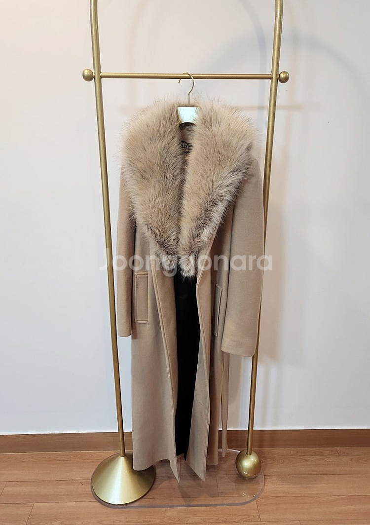 택 있는 새상품) 자라 퍼 칼라 베이지 울코트--1