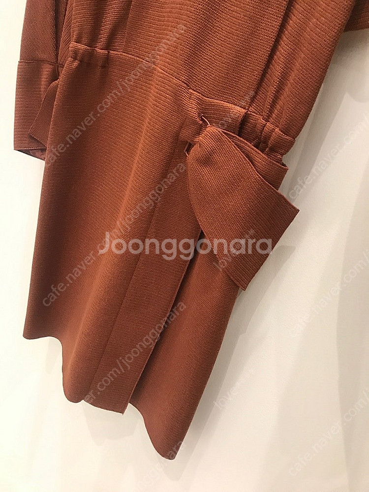 택포)듀엘 허리 포인트 니트 원피스--5