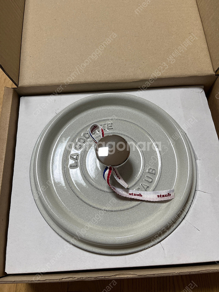 [박스채 새상품]스타우브 원형꼬꼬떼 20cm 화이트 트...--3