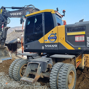 볼보 EW140E 2019년식 코끼리집게 회전라인 중고굴삭기 06 타이어식