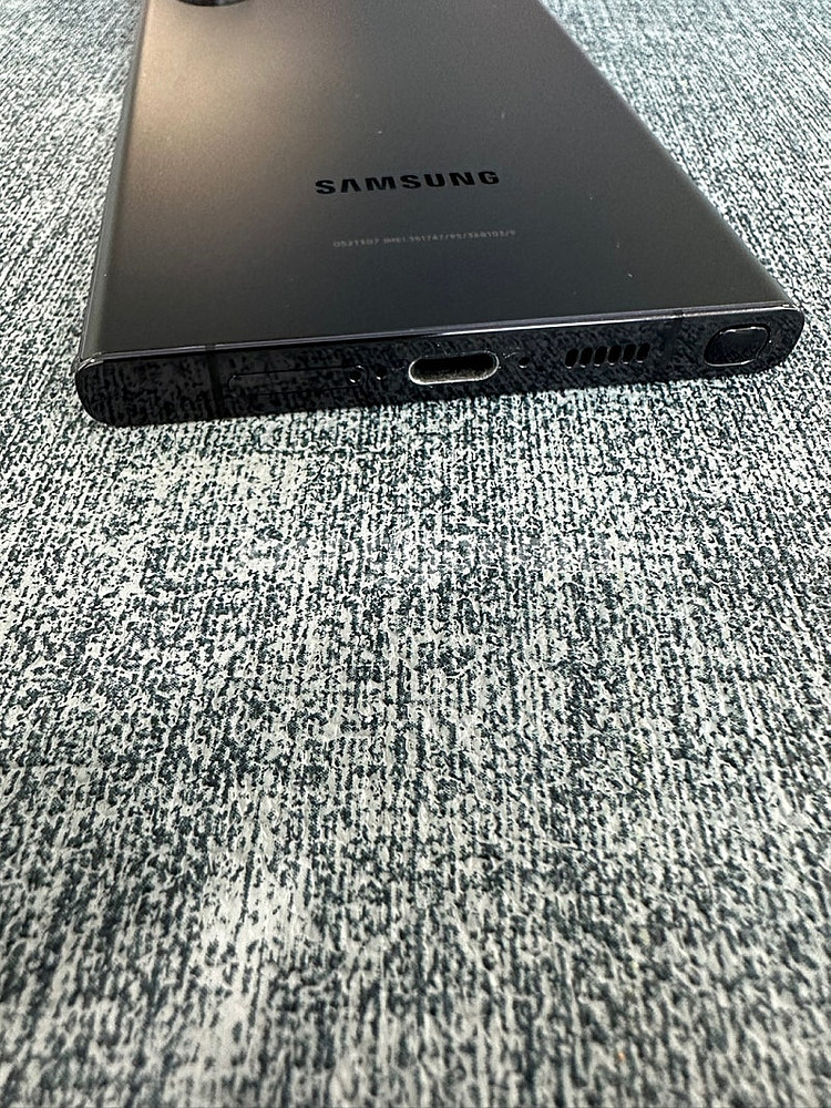 갤럭시 S23울트라 256G 블랙 외관A급 작은 점 고...--8