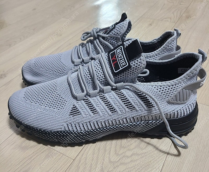 새 운동화 사이즈미스로 팔아요--2