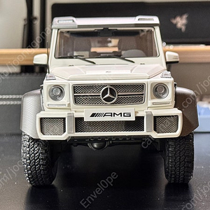 1:18 오토아트 G63 6X6 화이트