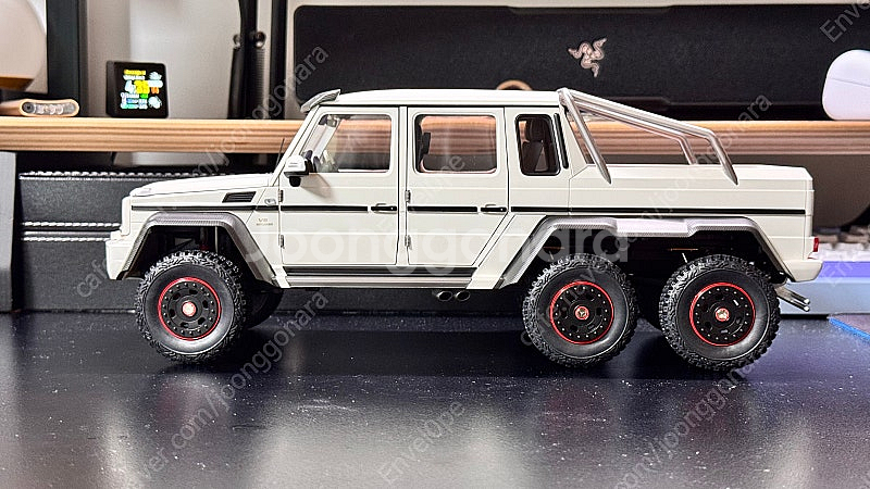 1:18 오토아트 G63 6X6 화이트--1