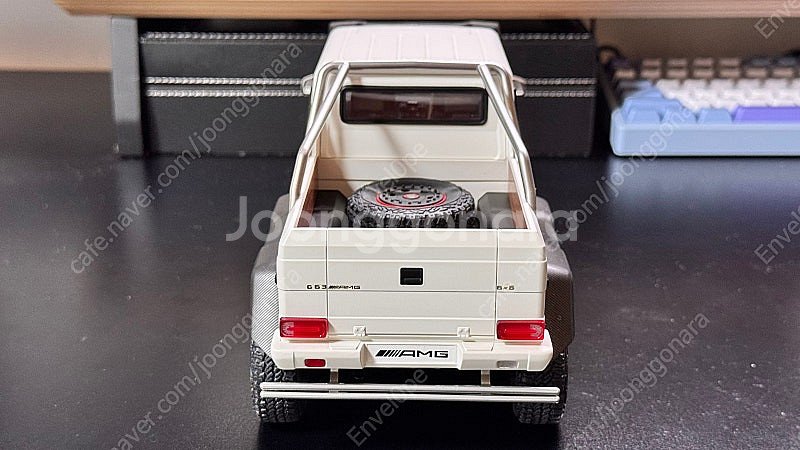1:18 오토아트 G63 6X6 화이트--2