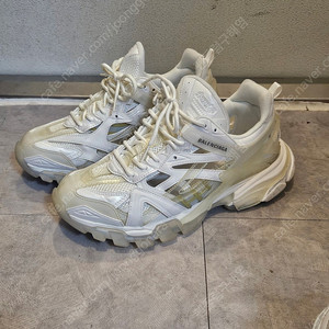 발렌시아가 트랙2 스니커즈 40사이즈(260)