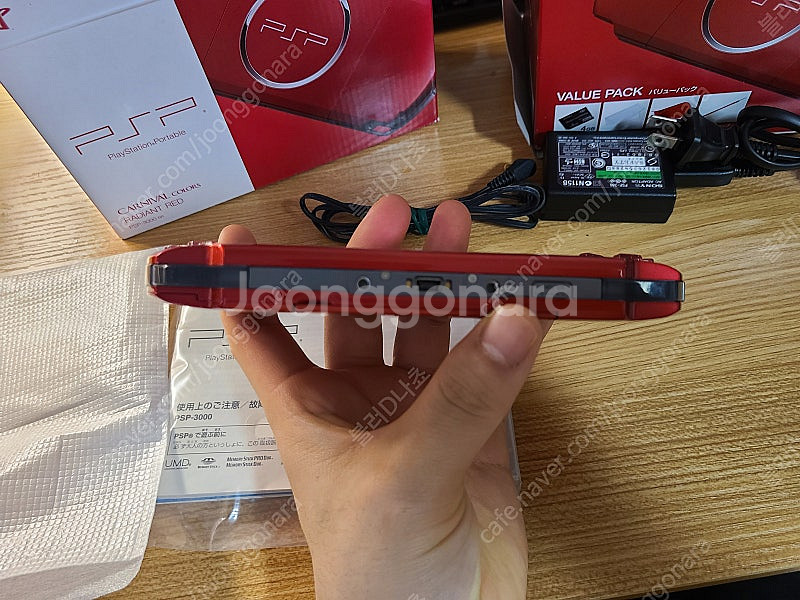 PSP 3000 딥레드 박스셋 팝니다.--4