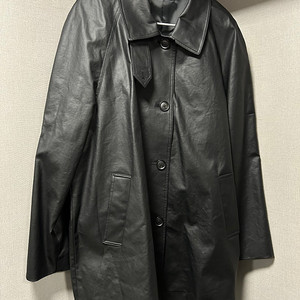 아쎄르 코티드 코튼 하프 코트 블랙