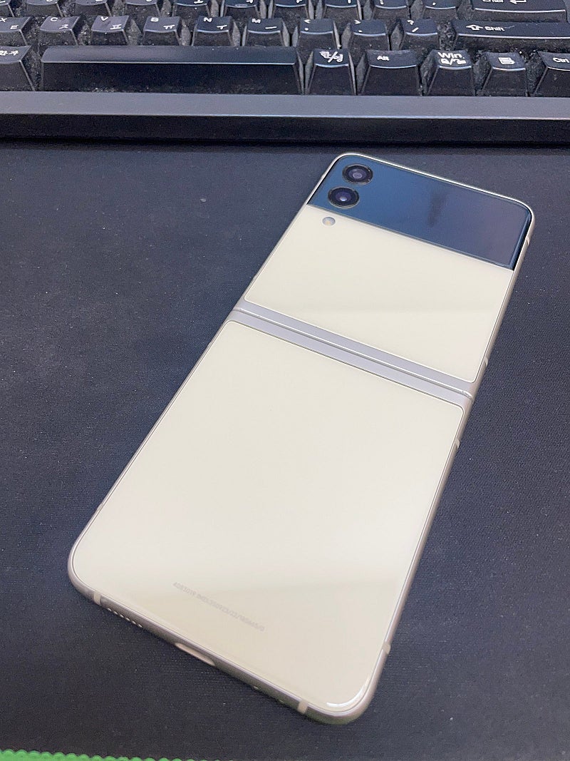 갤럭시Z플립3 크림 256GB 무잔상 상태좋은 중고22...--0