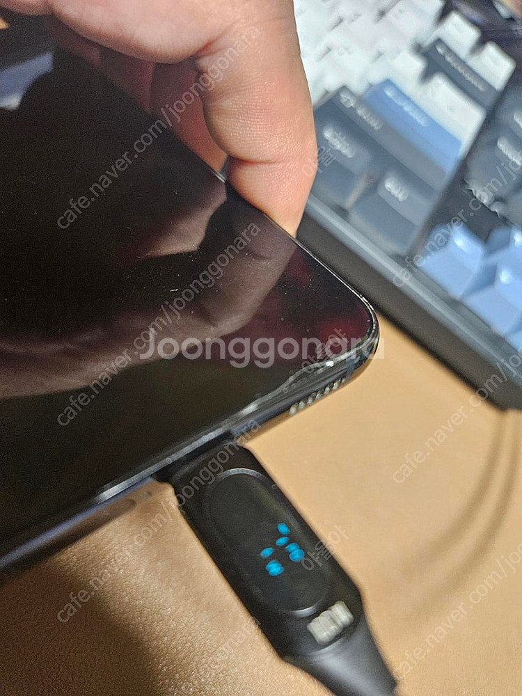 갤럭시 s22 팝니다.--3