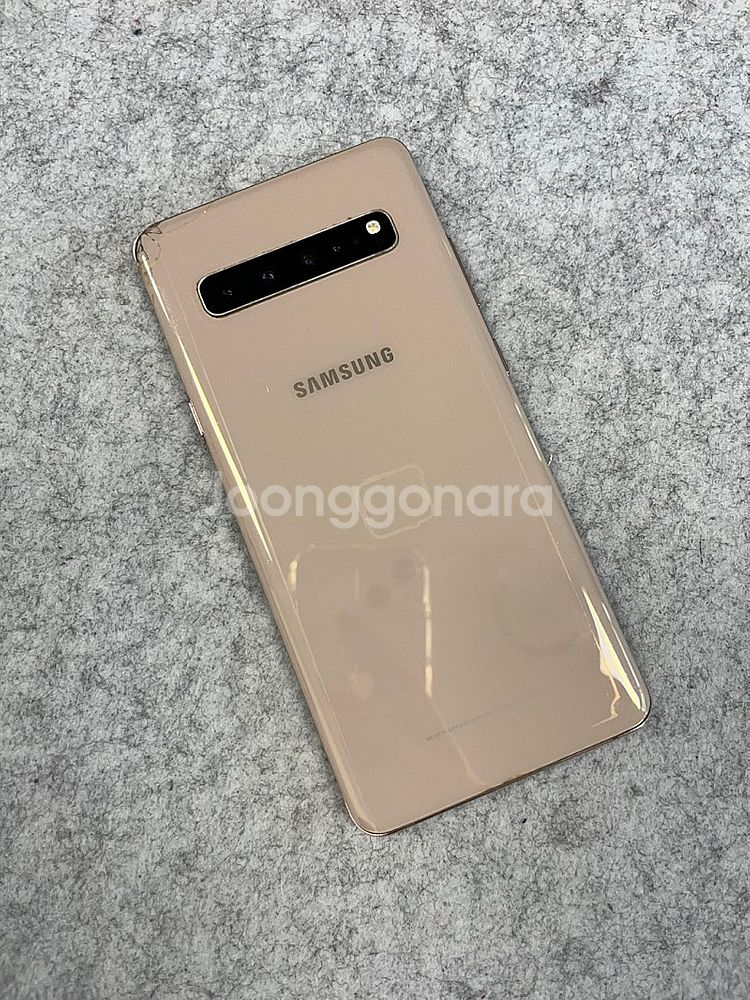 갤럭시 S10 5G 골드 256G 뒷판 미세파손 가성비...--1