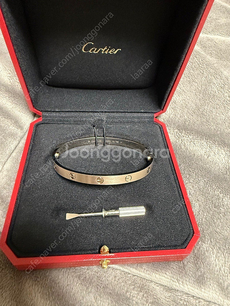 까르띠에 러브팔찌 오리지널 브러쉬드 화이트골드--1