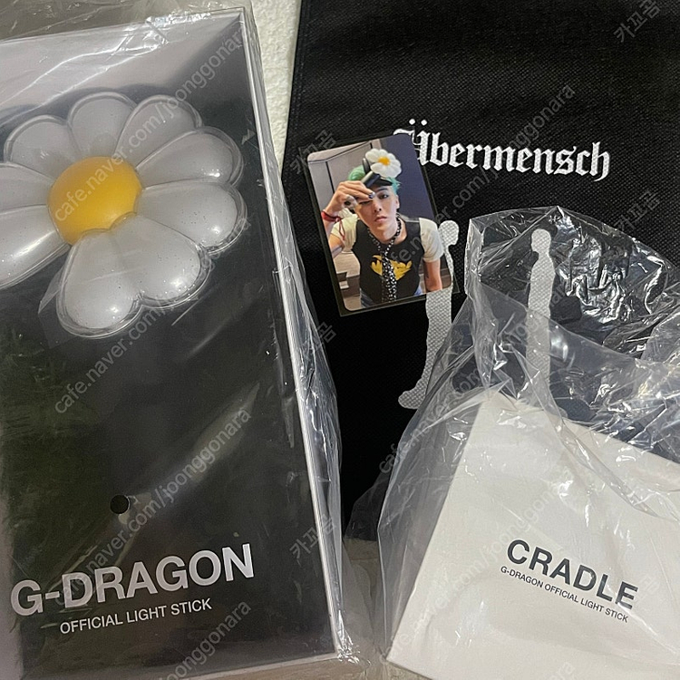 지드래곤 지디 응원봉+크래들+파우치+포카 포함 일괄 판매--0