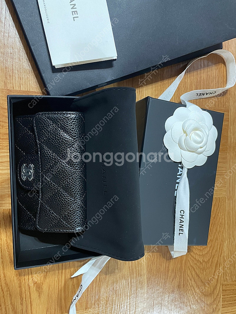 새상품 샤넬 클래식 똑딱이 클똑 카프스킨 은장 블랙--0