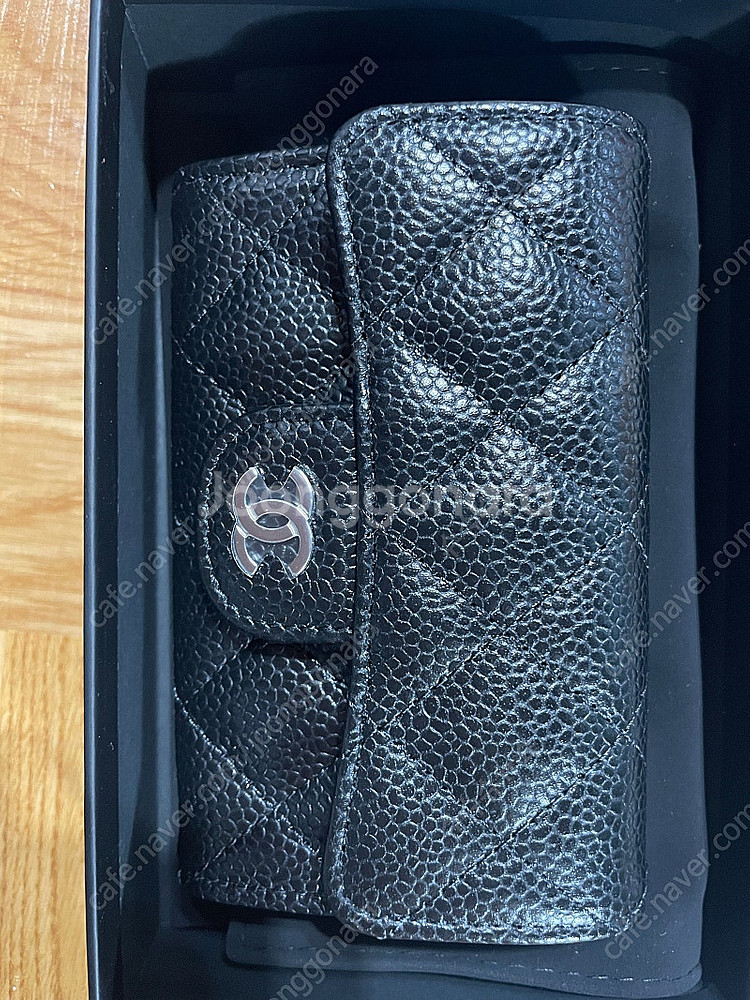 새상품 샤넬 클래식 똑딱이 클똑 카프스킨 은장 블랙--1