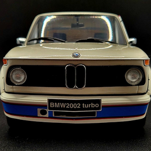 1/18 교쇼 BMW 2002 터보 화이트 색상 판매합니다. 오토아트 교쇼 미니챔프 다이캐스트 모형차