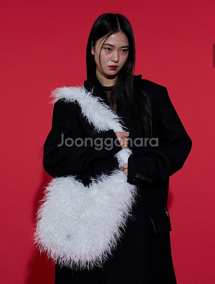 리끌로우 퍼 가방 화이트 새제품--3