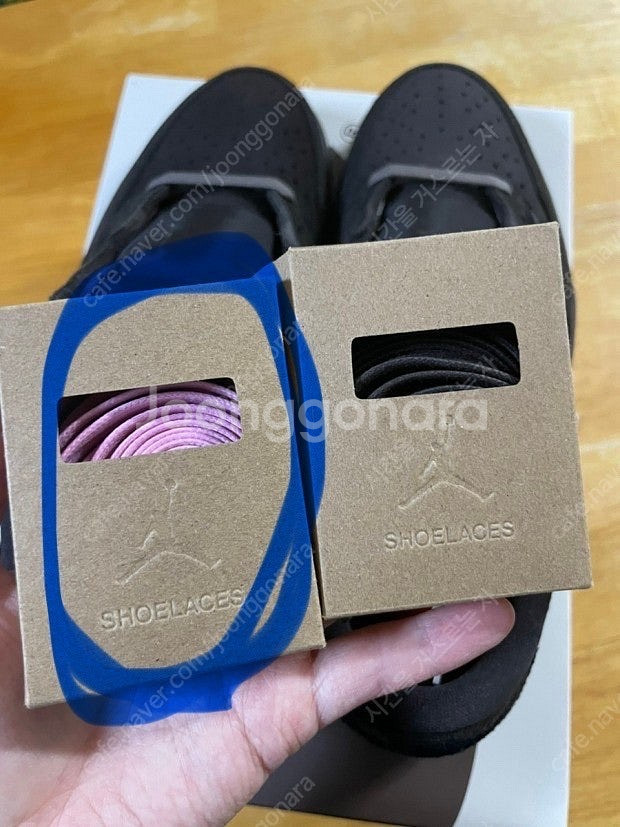 나이키 트래빗스카 벨벳브라운 핑크끈 삽니다--0