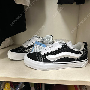 반스(vans) 볼트x베드윈 앤 더 하트브레이커스 뉴스쿨 LX 반다나 블랙 트루 화이트 us9사이즈 팝니다