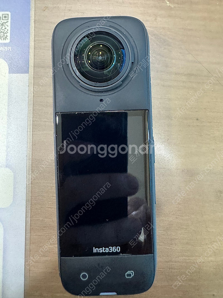 인스타 360 X4 한쪽 렌즈 기스난거 싸게팝니다.--0