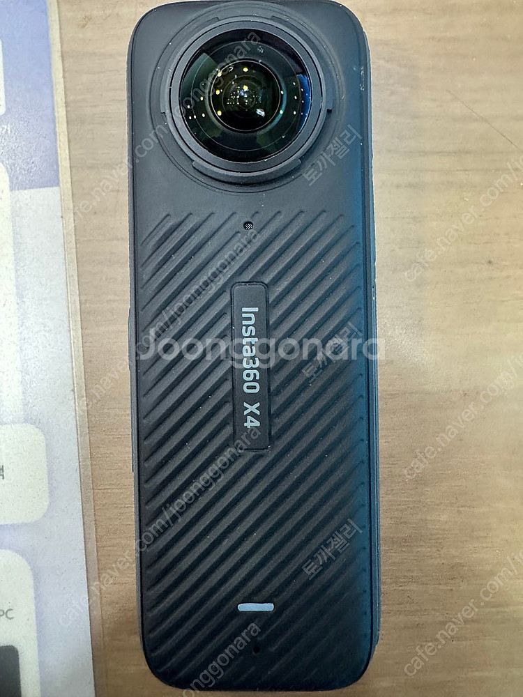 인스타 360 X4 한쪽 렌즈 기스난거 싸게팝니다.--1