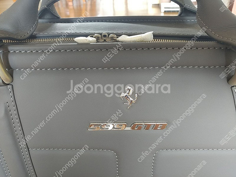 페라리 599GTB 가방 판매합니다--3
