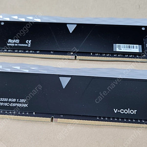 v-color ddr4 3200mhz rgb 메모리 램 8gb x2개 팝니다.