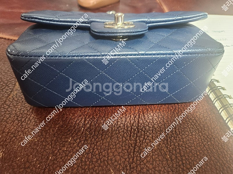 샤넬 뉴미니 캐비어 네이비 24번대 은장 360만원--2