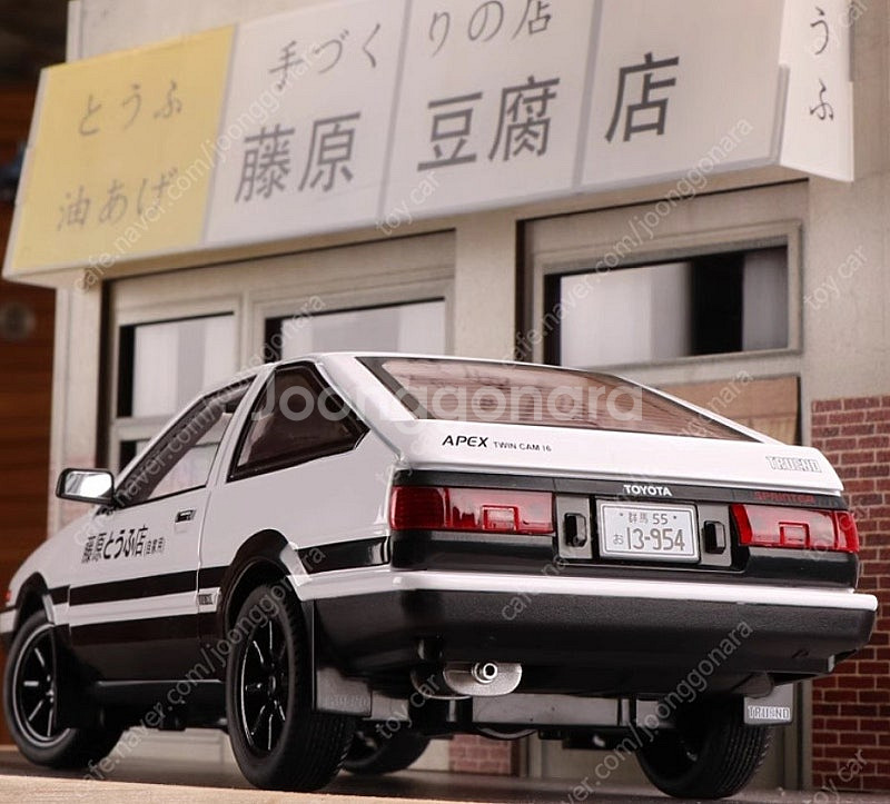 1:24사이즈 다이캐스트 이니셜D 타쿠미 토요타 AE8...--2